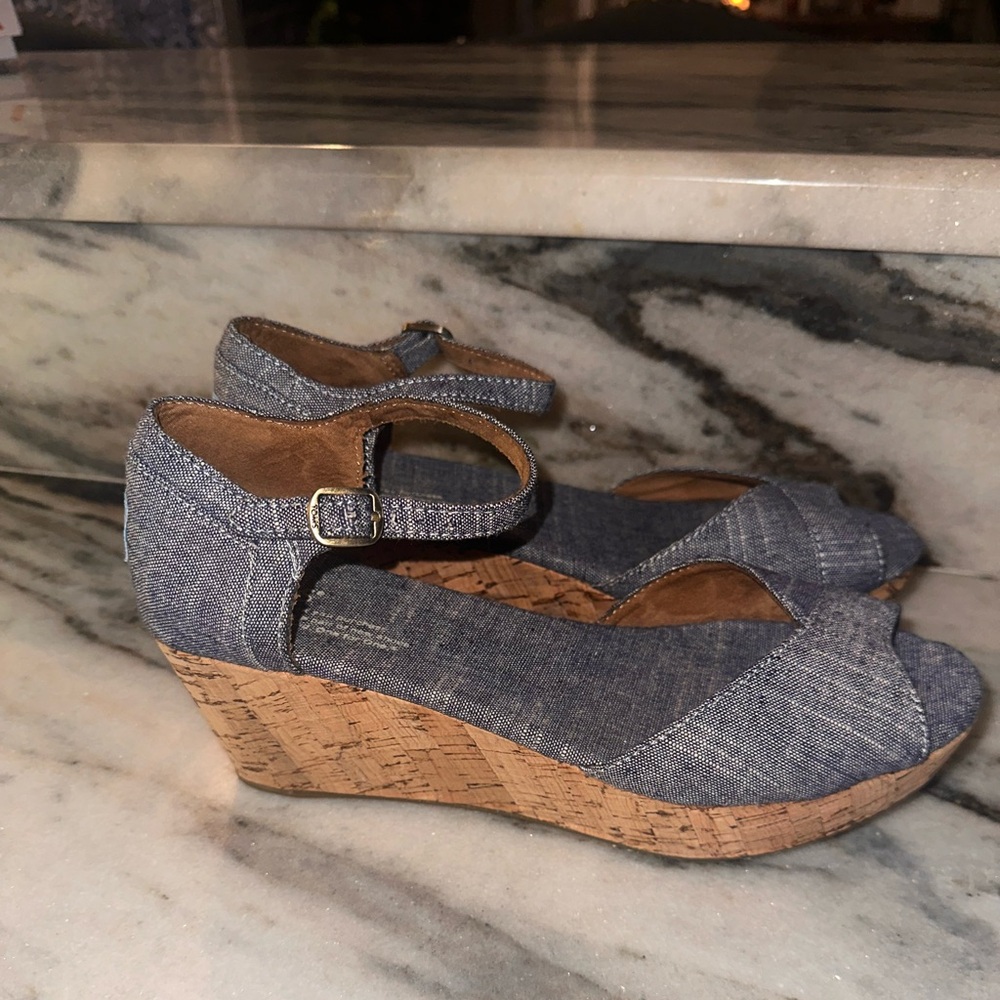 Tom’s Size 8 Women’s Blue Denim‎ Cork Wedge Strappy Peep Toe Sandals - Picture 11 of 11